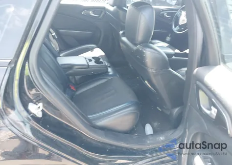 2015 Chrysler 200 S z USA, uszkodzony, nr VIN 1C3CCCBB2FN748916